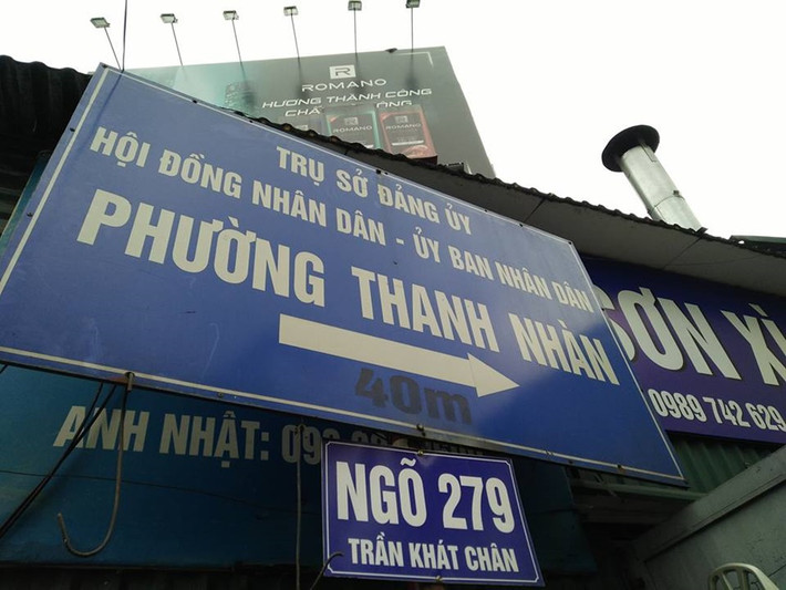 Tuy nhiên, câu trả lời này chưa thuyết phục được dư luận. Rất nhiều câu hỏi đã được đặt ra: Tại sao một công trình lớn nằm ngay mặt đường, lại chỉ cách ngõ dẫn vào trụ sở UBND phường Thanh Nhàn khoảng 10m mà phường vẫn để "lọt lưới", chỉ đến khi công trình xây vượt 1,5 tầng mới bị phát hiện?