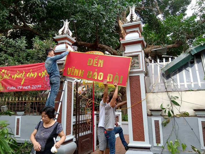 Trước đó, cành cây Muỗm nói trên nằm trong di tích đền Bảo Đài (112 phố Chùa Láng, phường Láng Thượng, Đống Đa, Hà Nội) bị gãy đổ vào khoảng 21h ngày 9/4.
