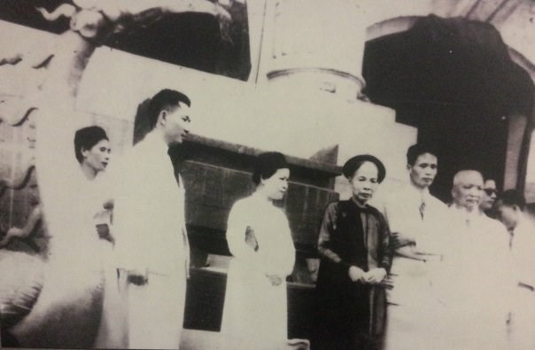 Doanh nhân Nguyễn Sơn Hà (1894-1980) khai sinh nghề sản xuất sơn dầu ở Việt Nam. Ông cũng là một nhà tư sản dân tộc yêu nước. Năm 1939, ông đã ghé thăm cụ Phan Bội Châu lúc còn bị quản thúc tại Huế.