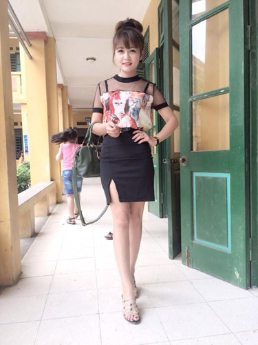 Hiện tại Nguyễn Ly Ly là giáo viên dạy nhạc tại trường Tiểu học Ngô Gia Tự, Hà Nội. Cô từng xuất hiện trên báo chí, cá trang tin giới trẻ nhờ vẻ bề ngoài trẻ trung, tính tình vui vẻ và nhiều câu chuyện thú vị xung quanh công việc dạy học của mình.