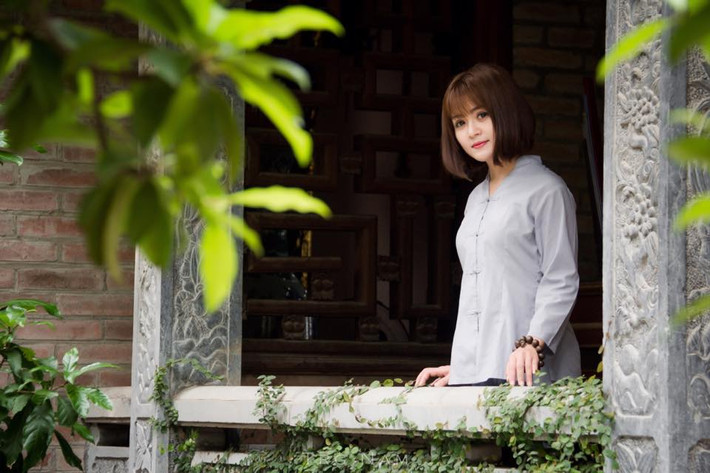 “Ngoài công việc chính là giáo viên, mình còn kinh doanh thêm sản phẩm tiện ích, quần áo, mỹ phẩm, chụp hình mẫu. Công việc nào kiếm tiền chân chính, đàng hoàng mình chẳng ngại. Mong những anh hùng bàn phím đừng có ‘nhanh tay hơn nhanh não’, bôi nhọ, động chạm đến danh dự của người khác”.