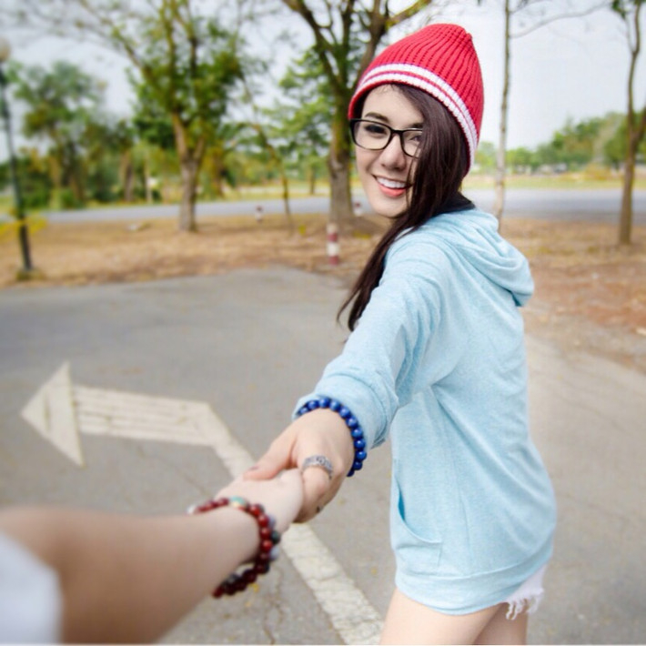 Việc hai hot girl đồng tính này công khai tình cảm trở thành một chủ đề hot trên mạng Thái Lan. Nhiều chàng trai tiếc nuối đến mức ngẩn ngơ vì những “người trong mộng” của họ lại là thuộc thế giới thứ ba và dành tình cảm rất lớn cho nhau.