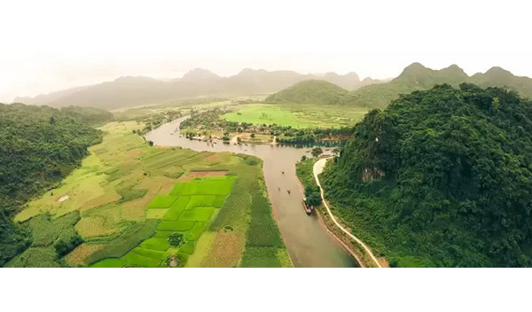 Do “Say You Do” là một ca khúc hay, được đông đảo bạn trẻ biết đến và từng tạo nên một cơn sốt trên mạng xã hội nên Hoàng Rob đã quyết định chơi ca khúc này trong clip của mình nhằm tạo ra thêm điểm nét ấn tượng, độc đáo.