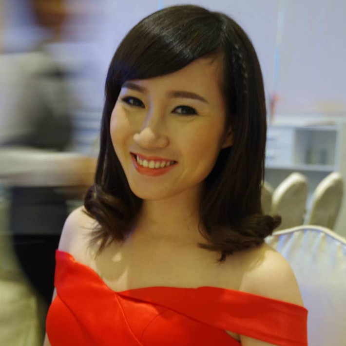 Việc nằm ngủ trên dây thậm chí đã trở thành sở thích của nữ phượt thủ xinh đẹp.
