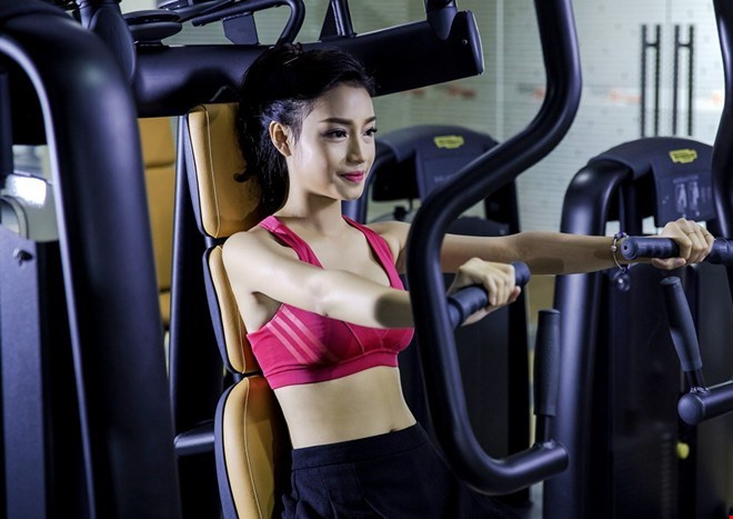 Mang một bụng văn chương đi học... kinh tế, trước quyết định theo học Kinh tế đối ngoại của Ngọc Anh, không ít bạn bè, những người quen biết cô đã tỏ ra rất bất ngờ, tò mò. Chia sẻ về điều này, Ngọc Anh cho biết cô thích học văn nhưng lại không có cá tính trầm lắng, Ngọc Anh thích sự năng động, thích được bay nhảy tự do nên đã lựa chọn học ngành kinh tế đối ngoại sau khi được tuyển thẳng vào trường Đại học Ngoại thương.