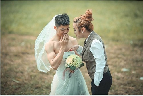Nguyễn Hoài chia sẻ: “Một lần, 2 vợ chồng mình nói chuyện với nhau. Mình hỏi chồng là mai này ai sẽ quan tâm chăm sóc cho vợ thì chồng mình bảo là chồng sẽ chăm cho vợ đi hết cuộc đời này. Song, mình bảo không phải lúc nào chồng cũng có thể khoẻ mạnh để chăm lo cho vợ được, vậy nên những lúc ốm đau thì vợ chăm chồng nhé.
