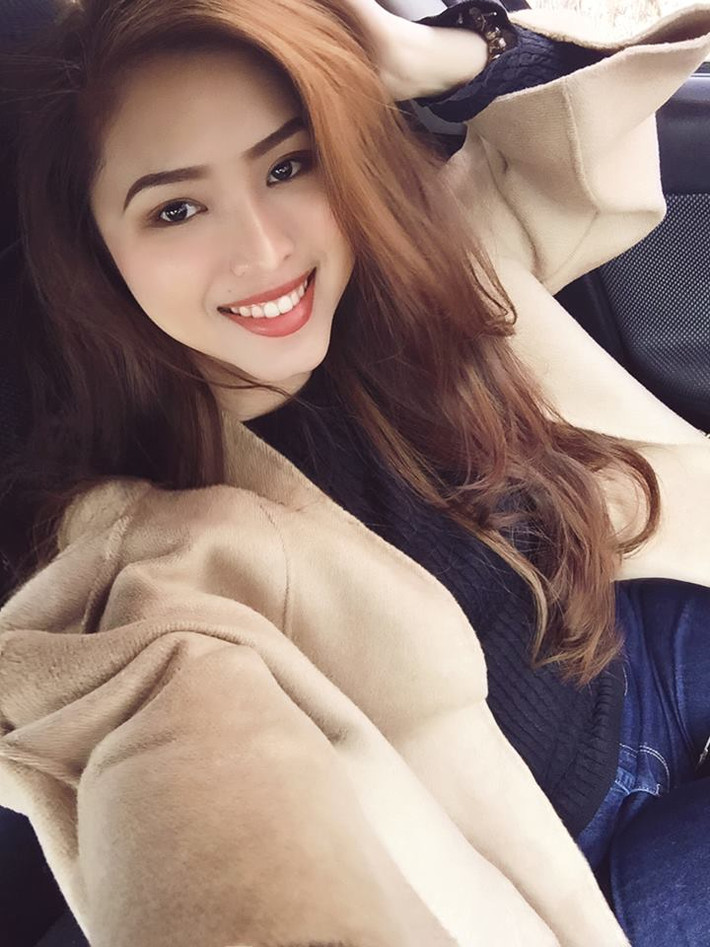 Sẽ không ít người hâm mộ Võ Phương Thúy, nữ blogger gốc Việt phải thốt lên ghen tỵ với cô nàng. Sở hữu gương mặt xinh xắn, chiếc cằm V- line yêu kiều cùng đôi chân dài miên man của Phương Thúy khiến bao đấng mày râu thổn thức.