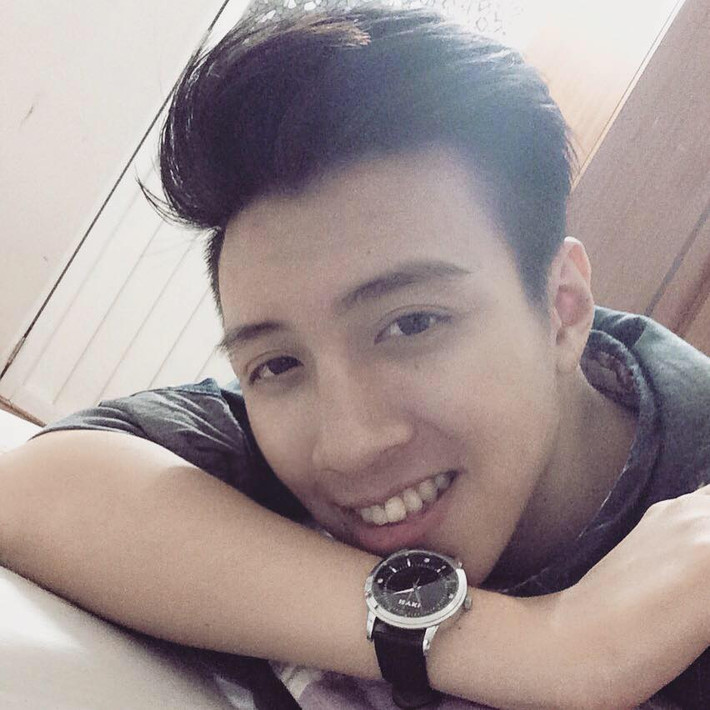 Ngoài bảnh trai, hài hước, chàng hot boy đồng phục còn "ăn điểm" với các cô gái hơn với tài lẻ kinh doanh và giọng hát rất hay. Minh Phong cho biết: "Ca hát giống như năng khiếu bẩm sinh của mình. Dù vẫn có nhiều điểm yếu nhưng mình rất vui khi được bạn bè chấp nhận và khen ngợi mỗi khi cất tiếng hát".