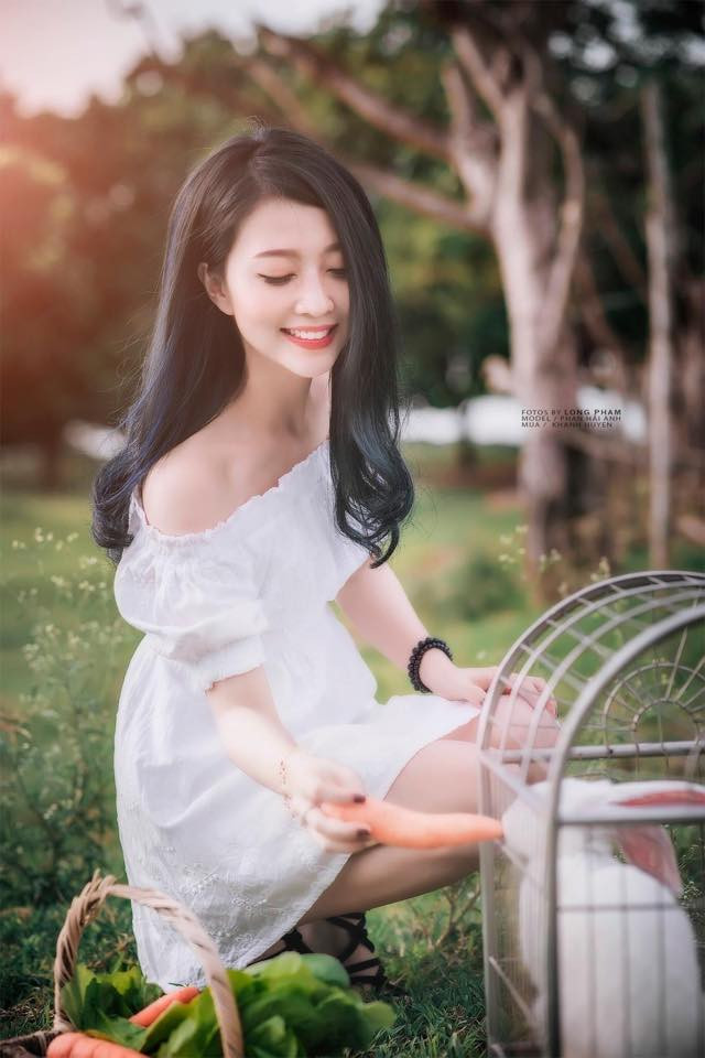 Hải Anh luôn giữ một hình ảnh thanh lịch, khá sang trọng nhưng vẫn trẻ trung, năng động… thể hiện qua gout thời trang của mình.