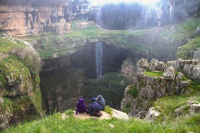 Thác Baatara Gorge, Tannourine, Lebanon: Thác nước còn được gọi là “hang động ba cầu” (Cave of Three Bridges), đây thực sự là một kỳ quan rất ấn tượng. Các thác nước được hình thành từ băng tan, đã chảy xuống ba tầng núi đá vôi từ độ cao 255 mét. Ảnh: Jack Seikaly.