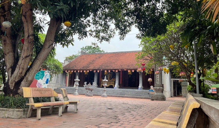 Người dân địa phương cùng các phật tử chùa Linh Thông mong muốn các cơ quan chức năng Hà Nội xử lý dứt điểm việc đất chùa bị lấn chiếm để trả lại cảnh quan, đảm bảo an ninh trật tự cho nhà chùa.
