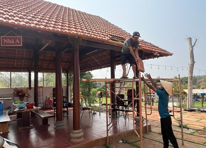 Đến ngày 20/5, ông Vĩ đã tự nguyện tháo dỡ nhiều công trình nhà ở (5/8 công trình sai phạm). (Ảnh: Đại Đoàn Kết).