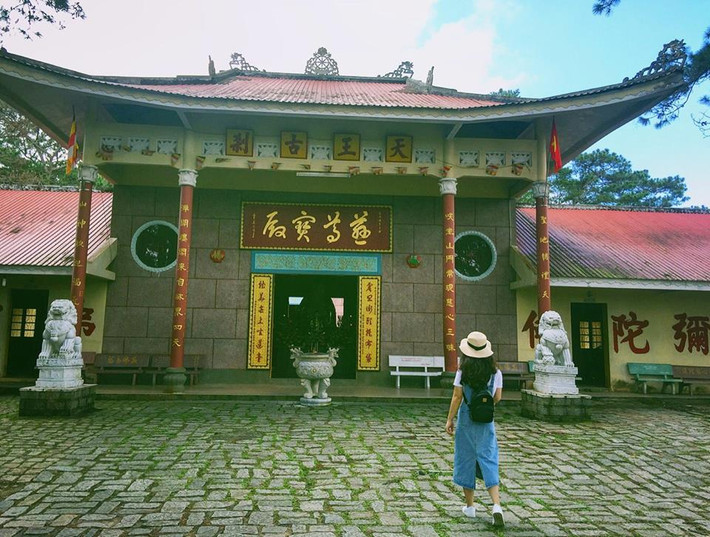 Bài viết của Huyền Trang thu hút rất đông những người đam mê du lịch. Điều làm nên sức hấp dẫn đó chính là bởi những chia sẻ hết sức tỉ mỉ, kĩ càng cùng với loạt ảnh đẹp mê hồn về vùng đất được mệnh danh là Thành phố của tình yêu!