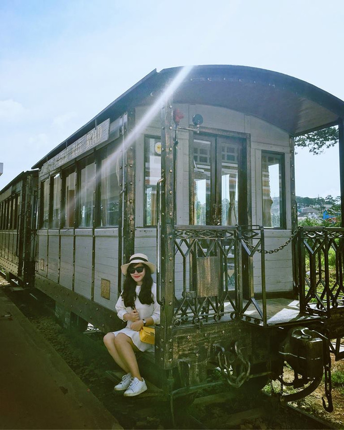 Ga Đà Lạt chụp hình rất đẹp với mức chi phí là 5 ngàn đồng một lượt vào.