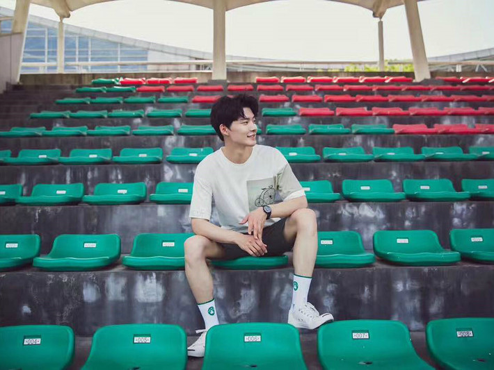 Hot boy Hàn Quốc mà Min rất muốn chạm môi trong MV là Park Chan Kyu, 23 tuổi, hiện là người mẫu tự do.