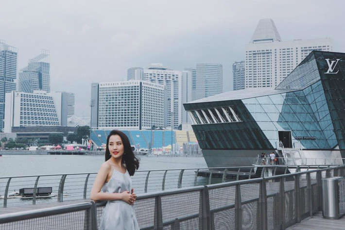 Theo hình ảnh đăng tải tại Facebook và Instagram, Xuân Thảo đã đặt chân tới hơn 10 quốc gia, thành phố lớn trên thế giới như Singapore, New York, Philadelphia (Mỹ), Seoul (Hàn Quốc), Athens, Santorini (Hy Lạp) chỉ trong năm nay.