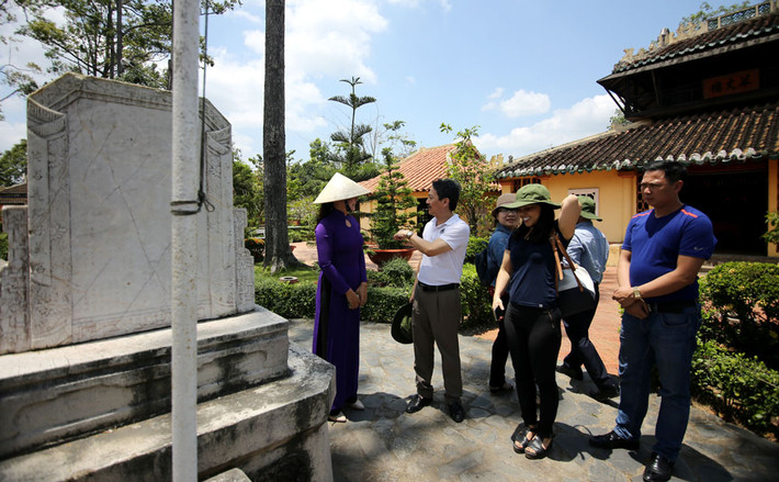 Bia đá ghi lại công đức của cụ Phan Thanh Giản và những người đóng góp tạo nên Văn Thánh Miếu cũng là điểm dừng chân mà khách du lịch nên tới thăm để hiểu thêm về những giai đoạn thăng trầm của “Quốc Tử Giám” tại phương Nam.