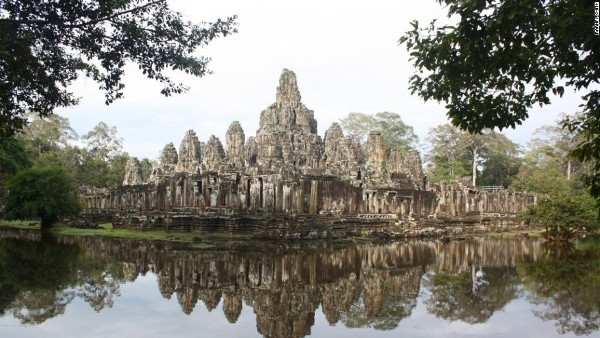 Theo CNN, mỗi năm có khoảng 25 di sản thế giới mới trên toàn cầu được xem là có “giá trị nổi bật” và được bổ sung vào danh sách di sản thế giới của UNESCO. 1. Angkor, Campuchia: Mất 20 phút đi tuk-tuk từ thành phố Siem Reap, quần thể Angkor được coi là niềm tự hào lớn nhất của người dân xứ chùa tháp. Thời điểm đẹp nhất và đông du khách viếng thăm nhất là vào khoảng tháng 2 và tháng 11. Thời tiết mùa này tại Siem Reap khá đẹp với tiết trời khô ráo, mát mẻ và nhiệt độ dao động trong khoảng từ 20-25 độ C.