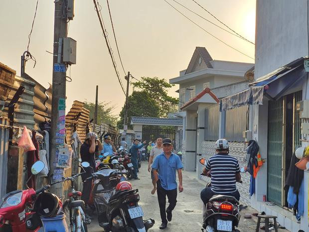 Căn nhà nơi xảy ra vụ cháy nằm trong hẻm nhỏ của con hẻm 567 đường Đỗ Xuân Hợp. Diện tích nhà khoảng 30m2 chia làm hai phòng.