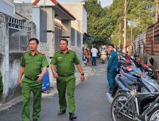 Lực lượng chức năng có mặt phong tỏa hiện trường vụ cháy.