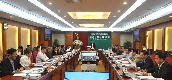 Theo UBKT Trung ương, ban Thường vụ Thành ủy và BCSĐ UBND TP HCM đã vi phạm nguyên tắc tập trung dân chủ và Quy chế làm việc, thiếu trách nhiệm, buông lỏng lãnh đạo, chỉ đạo, thiếu kiểm tra, giám sát, để xảy ra nhiều vi phạm, khuyết điểm nghiêm trọng trong quá trình thực hiện dự án đầu tư Khu đô thị mới Thủ Thiêm, gây hậu quả rất nghiêm trọng, làm thiệt hại lớn tiền và tài sản của Nhà nước, ảnh hưởng xấu đến phát triển kinh tế - xã hội và đời sống của một bộ phận nhân dân Thành phố, gây bức xúc trong xã hội.