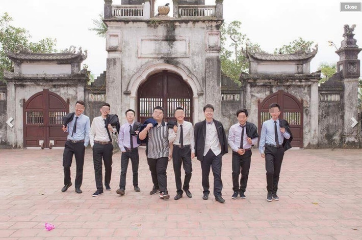 Cụ thể trong số những tấm hình mà các sinh viên nhận lại có rất nhiều tấm chụp không rõ mặt người, mắc phải các lỗi sơ đẳng trong nhiếp ảnh như: mất nét, lệch trục, hậu cảnh có nhiều "rác"... Ngoài ra cách tạo góc, bố cục cho mỗi bức ảnh cũng rất sơ sài. Theo tiết lộ của một bạn sinh viên tên Hằng, ảnh kỷ yếu thảm họa của lớp xấu đến nỗi không bạn nào sau khi nhận được ảnh dám khoe lên Facebook vì cảm thấy đăng lên sẽ vô cùng xấu hổ và chắc chắn sẽ bị chê.