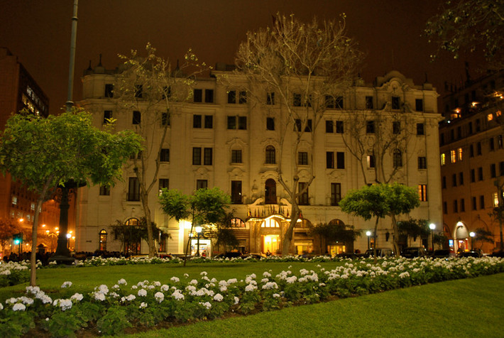 Gran Hotel Bolivar (Peru): Mở cửa năm 1924, khách sạn Gran Hotel Bolivar có tầm nhìn hướng ra quảng trường San Martin, một không gian công cộng tiêu biểu ở thành phố Lima, thủ đô Peru. Ngoài nét kiến trúc thanh nhã, Gran Hotel Bolivar được xem là một trong những nơi bị ma ám nổi tiếng nhất nước này. Ảnh: Winair Travel.