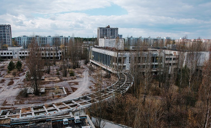 Vùng loại trừ Chernobyl, Ukraine: Hơn 30 năm trước, thảm họa xảy ra lò phản ứng hạt nhân số 4 ở Chernobyl. Việc sơ tán bắt đầu ngay lập tức khỏi Vùng loại trừ trong bán kính khoảng 18 dặm của nhà máy, biến thành phố thành thị trấn ma thật sự. Ngày nay, phần lớn vùng này vẫn còn bị hạn chế đối với du khách.
