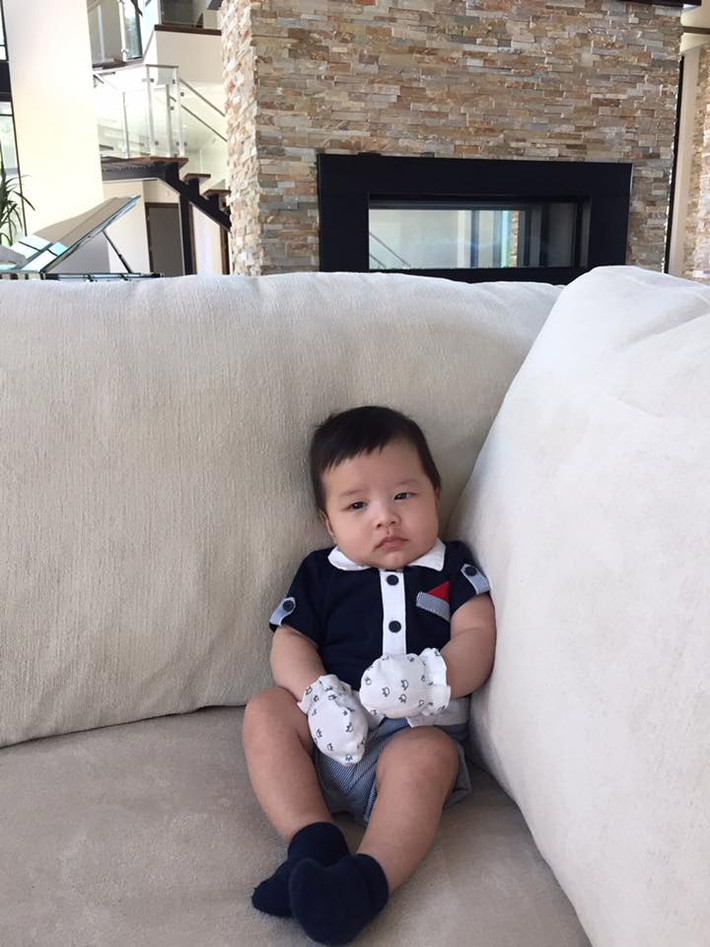 Thiên Từ được gần ba tháng tuổi và luôn đáng yêu.