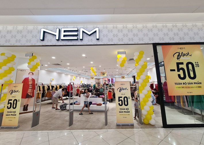 NEM là thương hiệu thời trang có tiếng tại Việt Nam cũng đang áp dụng ưu đãi 50% cho toàn bộ sản phẩm đối với khách hàng.