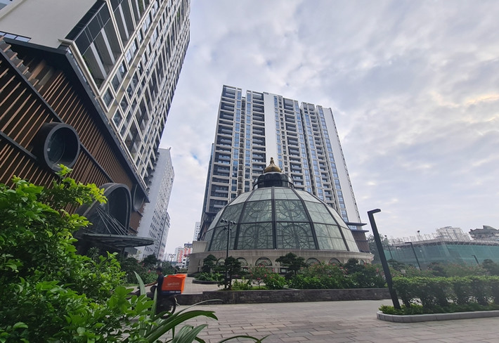 Dù chưa có kết quả nghiệm thu hoàn thành công trình nhưng từ cuối năm 2019, Vietracimex đã bàn giao căn hộ cho khách hàng về ở trái với quy định.