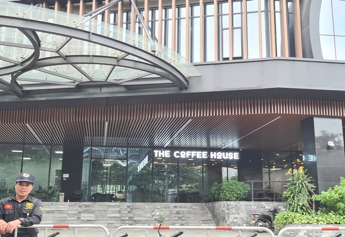 Ngoài ra, tại tầng 1 của một tòa nhà khác trong dự án Hinode City cũng đang cho The Coffee House thuê kinh doanh.