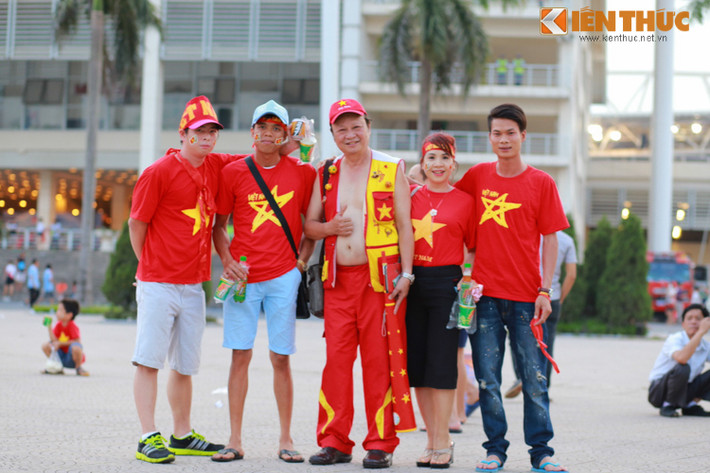 Riêng với HLV Miura, ông thầy người Nhật này cho rằng đây là cơ hội tốt để các cầu thủ Việt Nam học hỏi kinh nghiệm thi đấu, cọ xát với những ngôi sao hàng đầu nước Anh và trên cả thế giới.