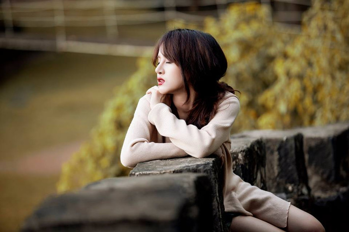 Vì vậy, đa phần các fan cho rằng khuôn mặt Bà Tưng khác lạ là do hiệu quả của công nghệ trang điểm và một số tác động từ công đoạn chỉnh sửa, hậu kỳ ảnh. Do bộ ảnh mang một concept hơi khác biệt so với những bộ ảnh trước đây của Bà Tưng nên việc phong cách trang điểm, các tông màu và cách chọn đường nét để làm nổi bật cũng thay đổi theo.
