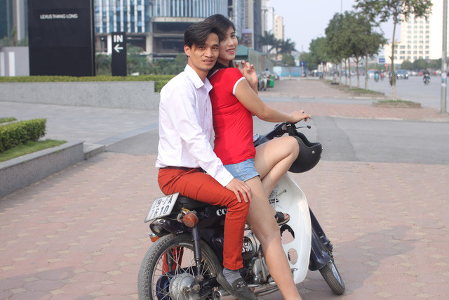 Dù còn nhiều khó khăn và vẫn còn những người không ủng hộ, chỉ trích quyết định của mình nhưng Lệ Rơi hiện tại vẫn quyết tâm và khẳng định việc làm của mình “không ảnh hưởng đến ai”. Quan điểm của Lệ Rơi hiện tại là lao động thực tế, làm bằng chính sức của mình và nhận thành quả xứng đáng.