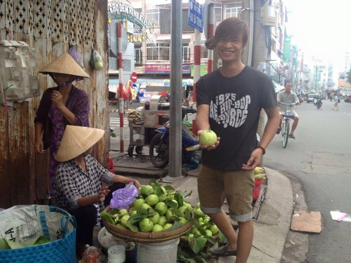 Trong lần trở lại này, “ca sĩ Lệ Rơi” của ngày nào quyết định làm việc tại một công ty truyền thông và cùng một số cộng sự, bạn bè cùng triển khai một dự án phim mà anh đã ấp ủ từ trước. Trước đây Lệ Rơi thành lập công ty “Lệ Rơi Production” nhưng suốt thời gian qua vẫn chưa có một sản phẩm nào được ra mắt…