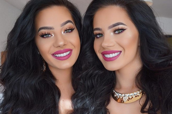 Klaudia - Laura Badura (26 tuổi, Các Tiểu vương quốc Ả Rập Thống nhất) là blogger, người mẫu, nghệ sĩ gốc Ba Lan. Hai chị em hiện là đại sứ thương hiệu cho hãng mi giả Lily Lashes. Trước đây, Klaudia - Laura từng làm người mẫu cho tạp chí Playboy.