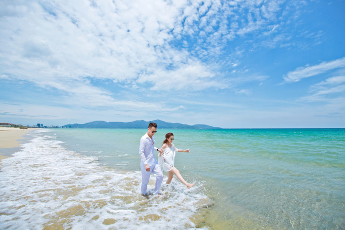 Cả hai bắt đầu dành cho nhau tình cảm đặc biệt hơn và coi người kia như một nửa không thể thiếu trong cuộc sống. Ảnh: Nupakachi Studio.