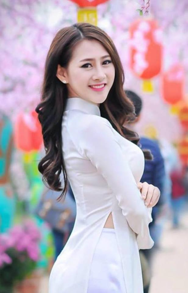 Không xuất thân từ trường Điện ảnh nhưng Hải Yến lại có năng khiếu và đam mê diễn xuất. Qua những seri phim mà hot girl Hà thành đóng, người ta cũng phần nào sự cố gắng cũng như nỗ lực của cô bạn. Sẵn những lợi thế về ngoại hình, chỉ trong 2 bộ phim tên tuổi của Hải Yến đã nhanh chóng nổi tiếng.