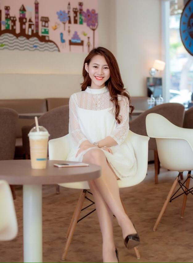 Tuy là một cái tên mới nổi nhưng nhưng tần suất hoạt động nghệ thuật của cô nàng hot girl 9X cũng vô cùng bận rộn. Hải Yến không ngần ngại tiết lộ, mức thu nhập mỗi tháng của cô nàng vào khoảng 20 – 30 triệu.