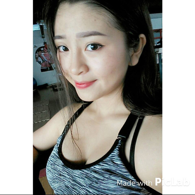 Cùng với võ thuật, Bông Trần có niềm đam mê đặc biệt với gym. "Sau khi làm quen với võ thuật, mình bắt đầu tìm đến gym để phát triển các khối trên cơ thể. Mình nghĩ, con gái nên tập luyện, chơi thể thao để có sức khỏe. Khỏe và đẹp rồi thì có thể thoải mái làm đẹp, nữ tính, dịu dàng", "hot girl phòng gym" Bông Trần chia sẻ.