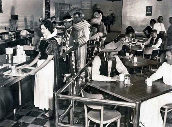 Nhà ăn của nhân viên Disneyland năm 1961.