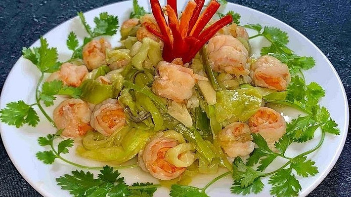 Đọt năn được chế biến thành nhiều món. Rau năn có vị ngọt thanh, có hậu và hơi ngai ngái mùi phèn mặn và mùi khói rơm rạ đốt trên đồng. (Ảnh: Sưu tầm).