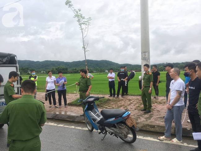 Sau khi gọi điện đặt và được Cao Mỹ Duyên tới giao gà chiều 30 Tết, Hùng đã dùng côn xích sắt siết cổ làm nạn nhân ngất đi, sau đó gọi cho Bùi Văn Công lái xe tải lên, đưa nạn nhân vào thùng xe rồi đưa về nhà Công.