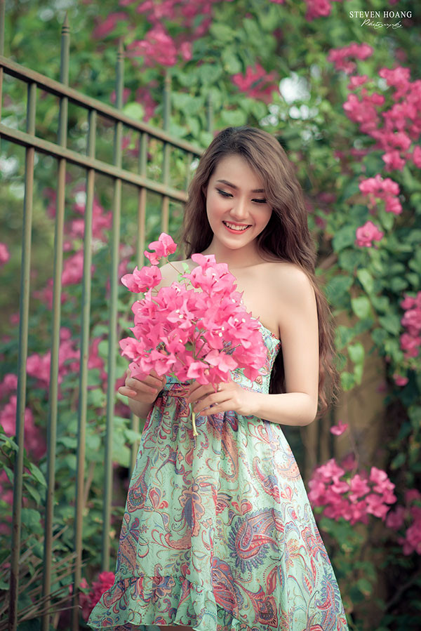 Nụ cười ngọt ngào và nước da trắng mịn của Nam Phương dễ dàng hạ gục nhiều trái tim của các chàng trai ngay trong lần đầu gặp gỡ.