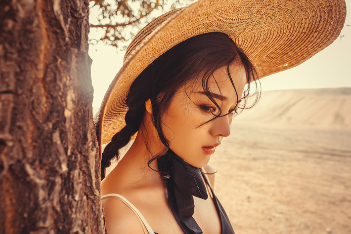 Dù không tham gia hoạt động nghệ thuật, Lưu Tương vẫn sở hữu hơn 100.000 người hâm mộ trên mạng xã hội. 9X Trung Quốc sở hữu vẻ đẹp với đôi mắt biết nói, biểu cảm đa dạng cùng thân hình "mình hạc xương mai".