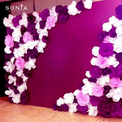 Các đoạn của Con đường tình yêu sẽ được ghép bằng nhiều tấm, mảng tường gắn hoa giấy nghệ thuật. BTC và những người làm nên sản phẩm này kỳ vọng nó sẽ gây ấn tượng mạnh với các bạn trẻ. BTC còn đăng ký kỷ lục Guinness ở các hạng mục Con đường hoa giấy dài nhất và Con đường lãng mạn và độc đáo nhất.