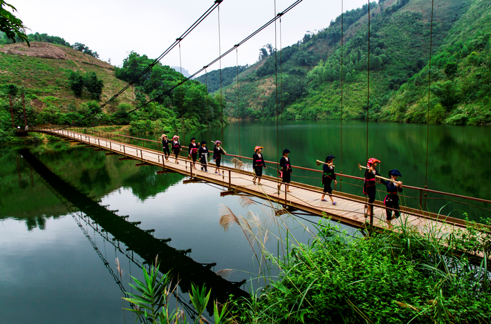Với cảnh sắc hoang sơ, đẹp nao lòng, nơi đây được nhiều người ví von như “Tuyệt tình cốc” phiên bản Phú Thọ. Ảnh: Chí Thành.