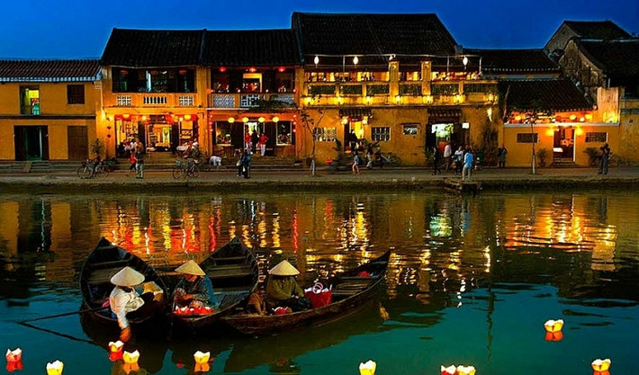 Danh sách này dựa theo số liệu thống kê về đánh giá chất lượng khách sạn, tần suất ra mắt nhà hàng và các tuyến bay mới. Không những thế, tạp chí còn dựa theo sở thích của những người nổi tiếng trên thế giới. Hội An ở Việt Nam cùng với nhiều địa điểm nổi tiếng ở Châu Âu và Châu Mỹ đã lọt vào danh sách này. Hội An, Việt Nam: Theo tạp chí, Hội An là một trong những thương cảng có ý nghĩa lịch sử đẹp nhất Việt Nam. Tới đây, du khách có thể tận hưởng kì nghỉ với những khu nghỉ mát sang trọng cùng lối kiến trúc độc đáo. Hội An được UNESCO công nhận là di sản văn hóa thế giới.