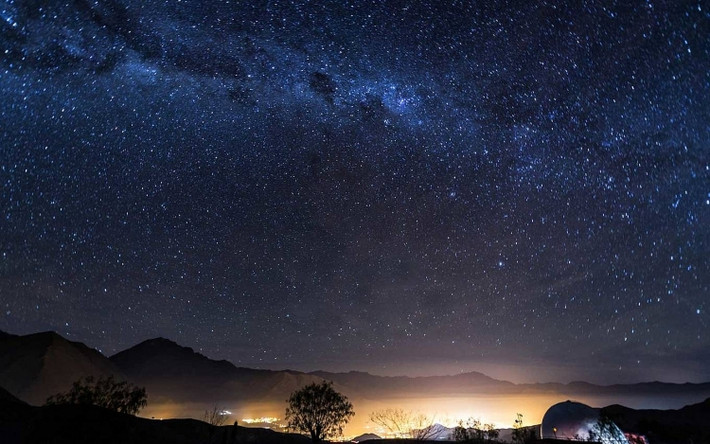 Thung lũng Elqui, Chile: Thung lũng Elqui nổi tiếng với khu bảo tồn Bầu trời đầu tiên trên thế giới có hơn chục đài quan sát, nơi các nhà khoa học và du khách có thể chiêm ngưỡng cảnh tượng tuyệt vời của bầu trời đêm. Ngày 2/7/2019, ở thung lũng Elqui của Chile có nhật thực toàn phần và chắc chắn du khách không nên bỏ lỡ sự kiện hiếm có này. Đến đây, bạn có thể ghé thăm các đài quan sát nổi tiếng như Alma và Pangue, cắm trại qua đêm ở thung lũng hay khám phá các vườn nho nổi tiếng.